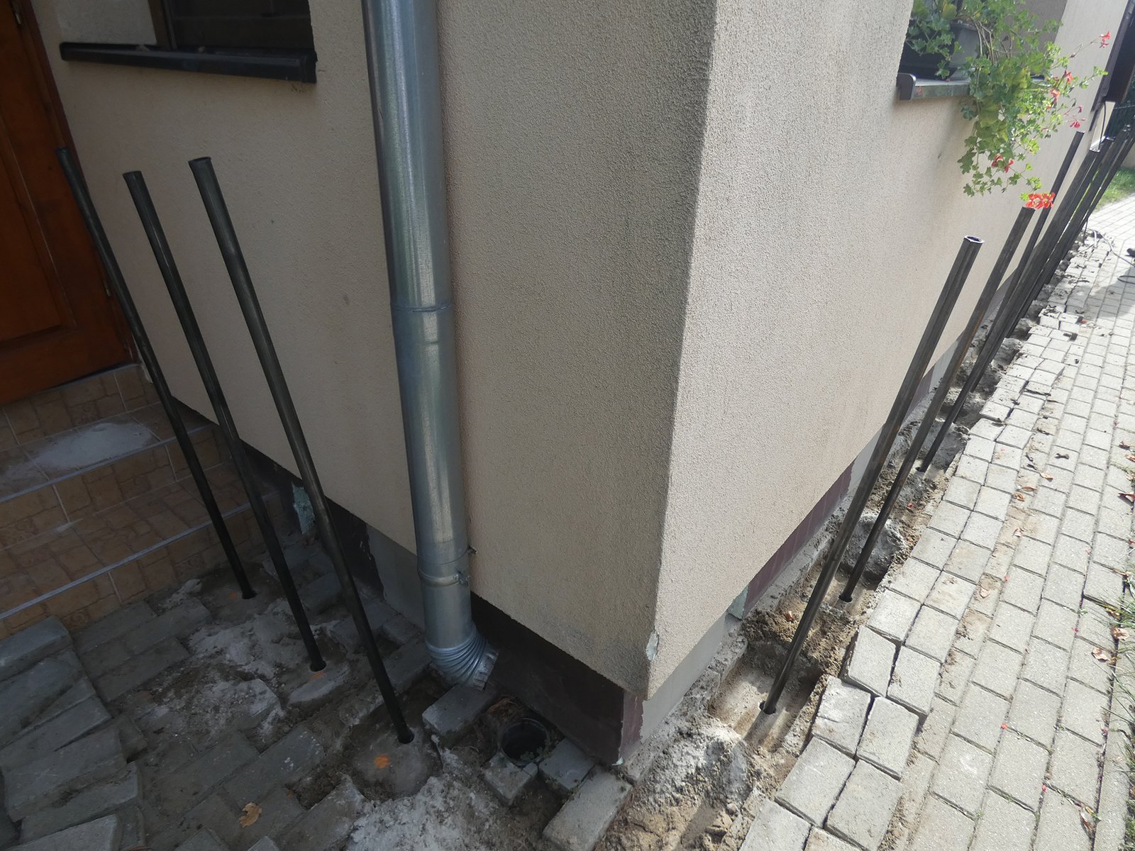 Statikai betonlövés folyamata vasalással megerősített szerkezeten, nagy nyomású géppel kivitelezve