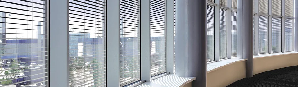Reluxa modern ablakon belső árnyékolásként Reluxa modern ablakon belső árnyékolásként